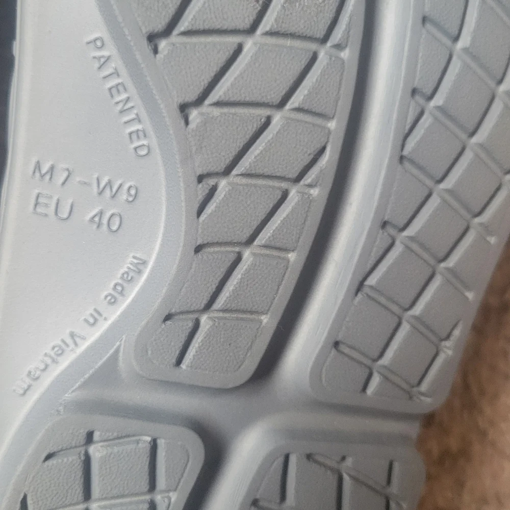 Gray OOFOS Men's Recovery Sandals